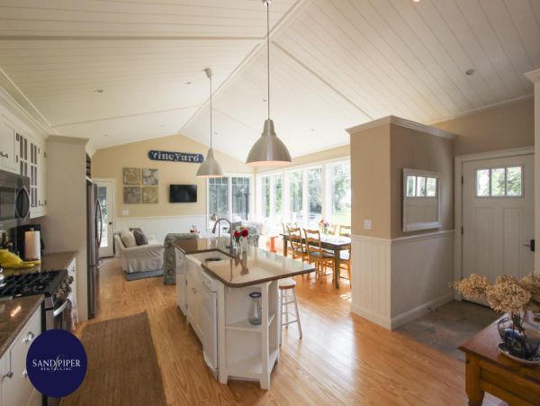 Cape Cod Home 994764