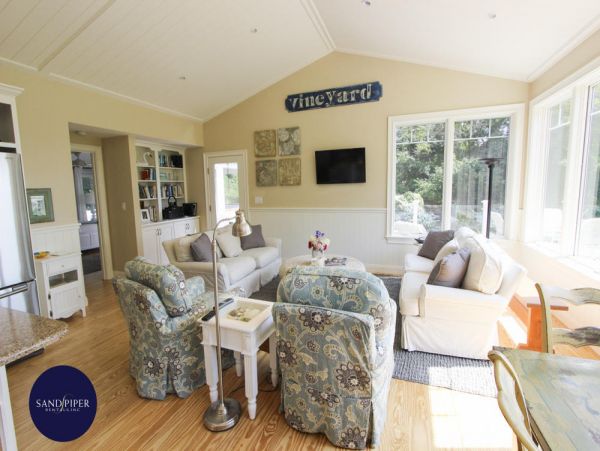 Cape Cod Home 994764