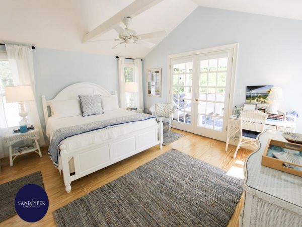 Cape Cod Home 994764