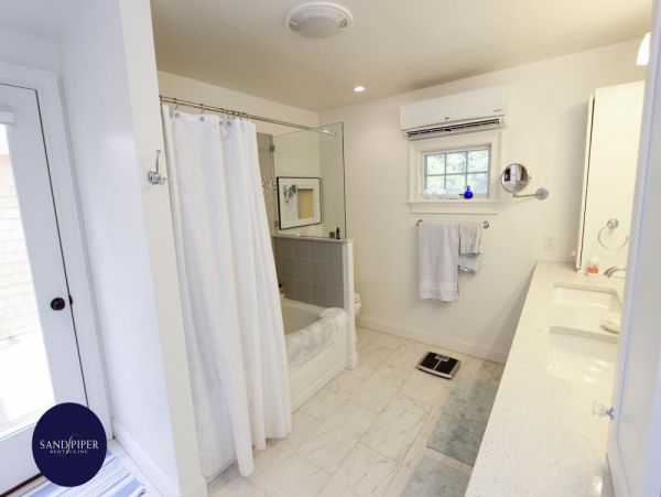 Cape Cod Home 994764
