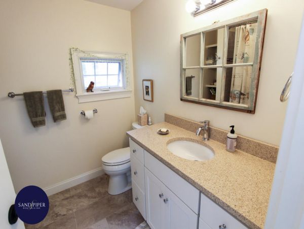 Cape Cod Home 994764