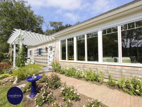 Cape Cod Home 994764