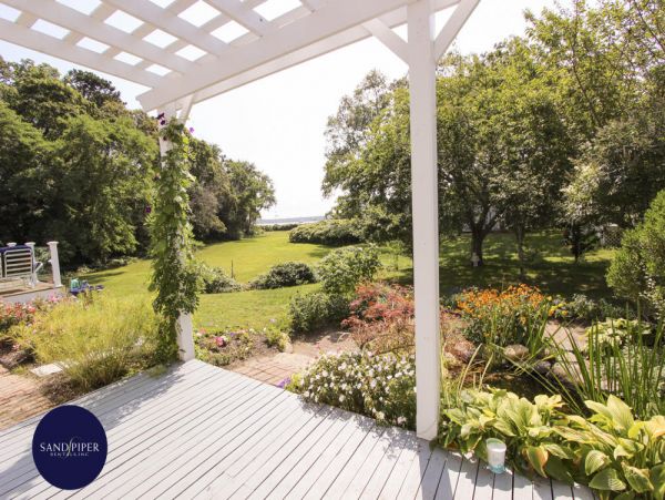 Cape Cod Home 994764