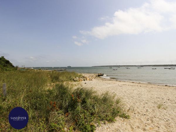 Cape Cod Home 994764