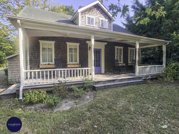 Cape Cod Home 994765