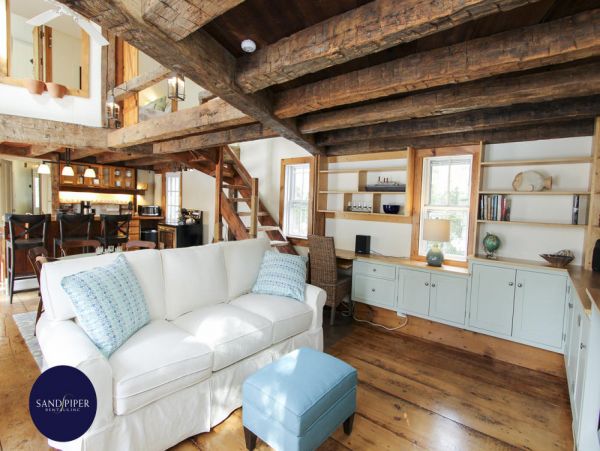 Cape Cod Home 994765