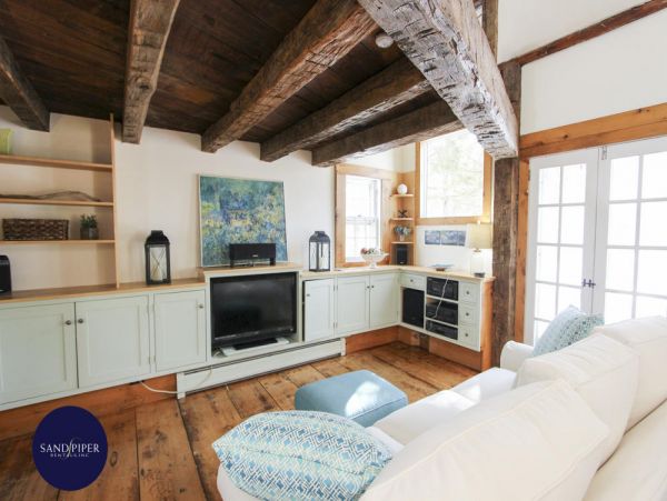 Cape Cod Home 994765