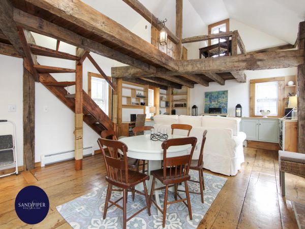 Cape Cod Home 994765