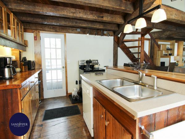 Cape Cod Home 994765