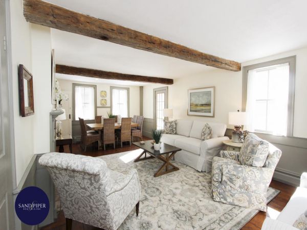 Cape Cod Home 994765