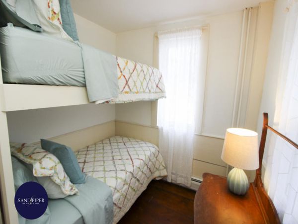 Cape Cod Home 994765