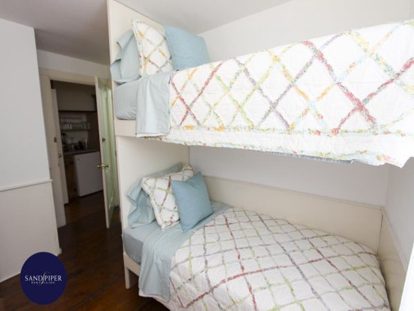 Cape Cod Home 994765