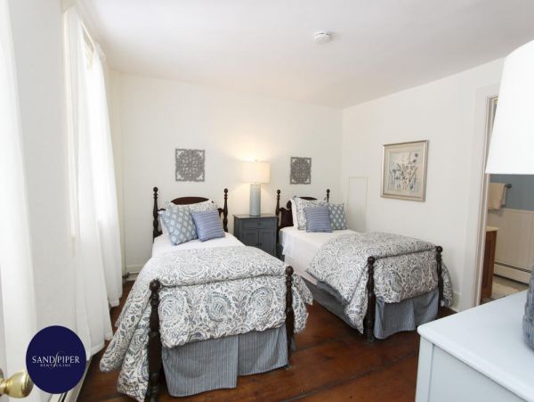 Cape Cod Home 994765