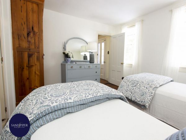 Cape Cod Home 994765