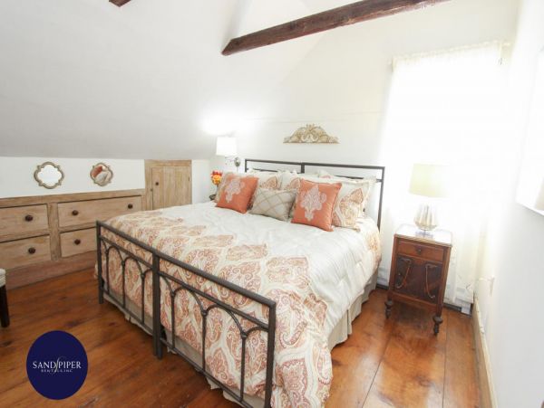 Cape Cod Home 994765