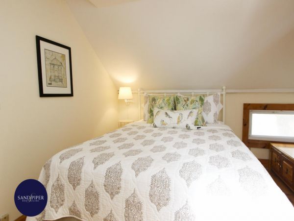 Cape Cod Home 994765