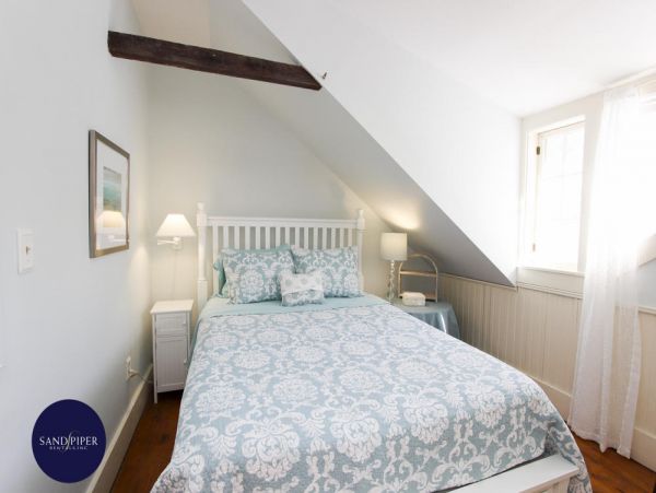 Cape Cod Home 994765