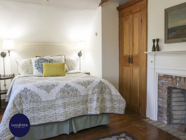Cape Cod Home 994765
