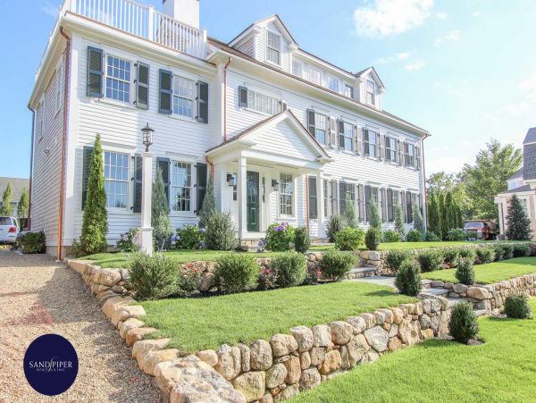 Cape Cod Home 994766