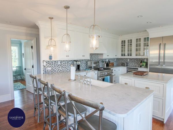 Cape Cod Home 994766