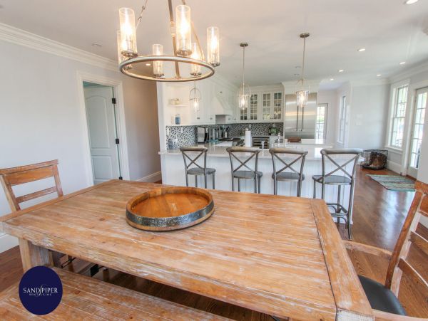Cape Cod Home 994766