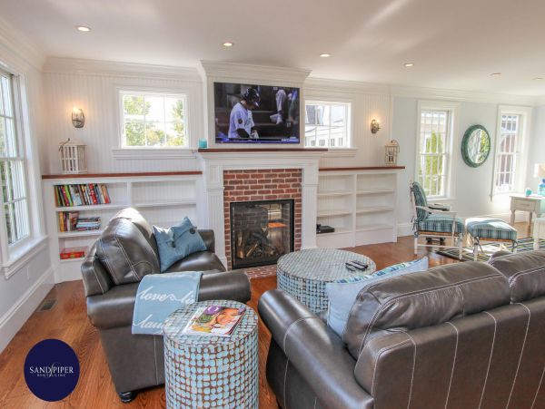 Cape Cod Home 994766