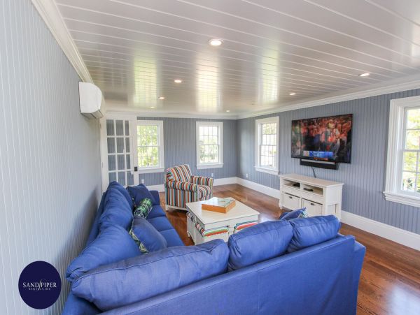 Cape Cod Home 994766
