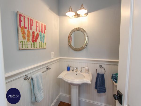 Cape Cod Home 994766