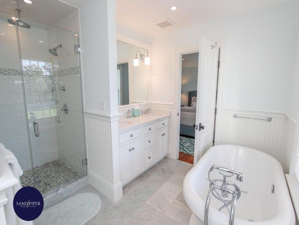 Cape Cod Home 994766