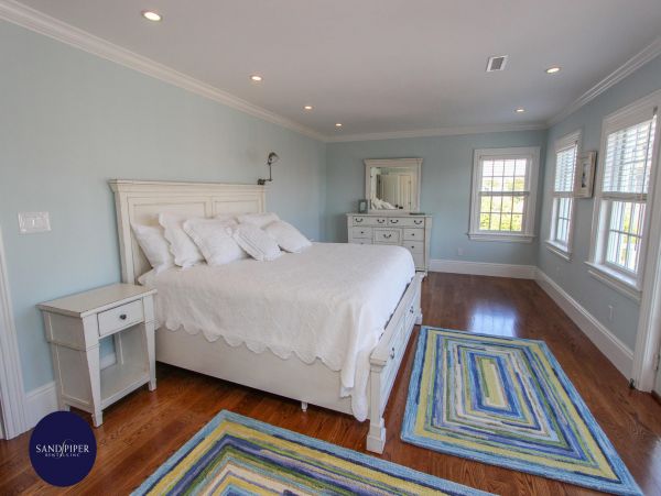 Cape Cod Home 994766