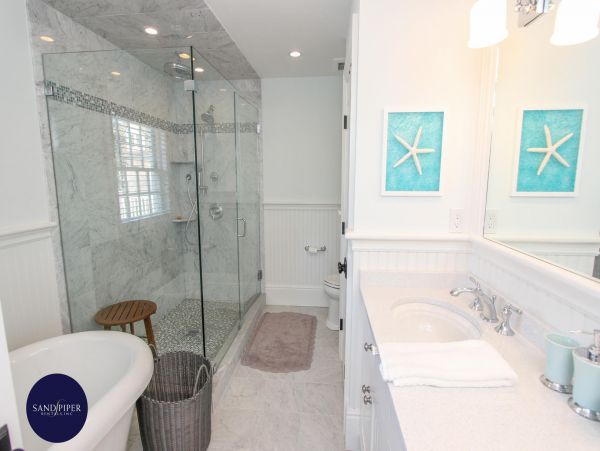 Cape Cod Home 994766