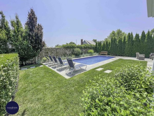 Cape Cod Home 994766