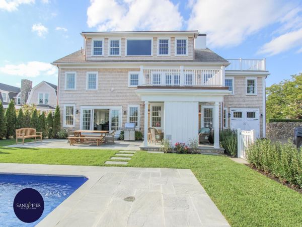 Cape Cod Home 994766