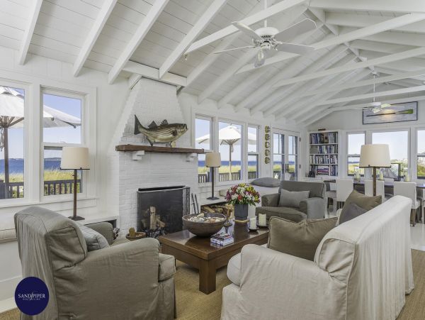 Cape Cod Home 994767