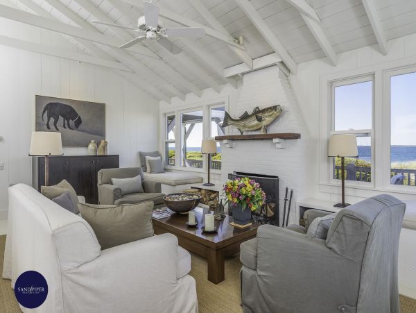 Cape Cod Home 994767