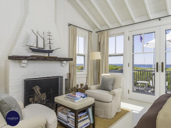 Cape Cod Home 994767