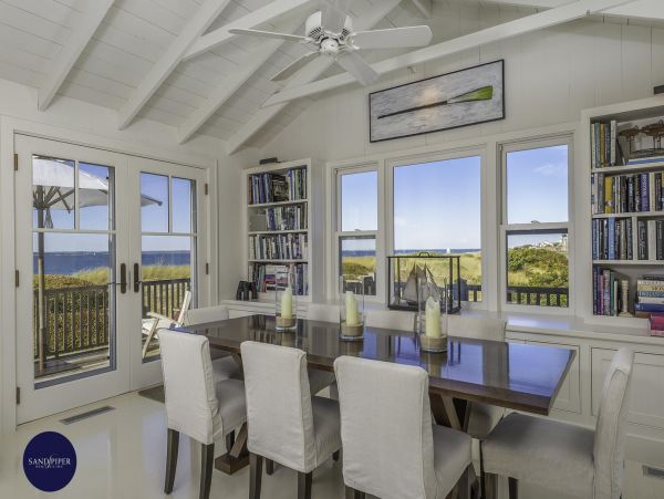 Cape Cod Home 994767