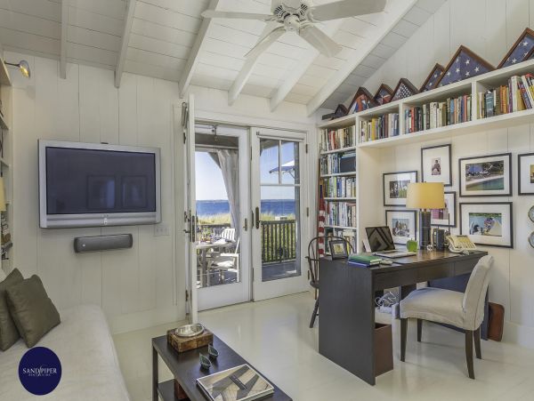 Cape Cod Home 994767