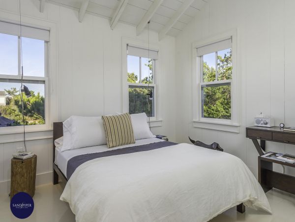 Cape Cod Home 994767