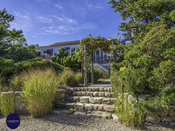 Cape Cod Home 994767