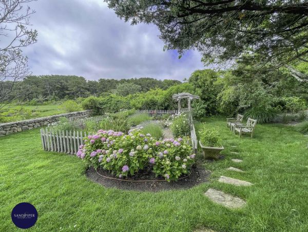 Cape Cod Home 994767