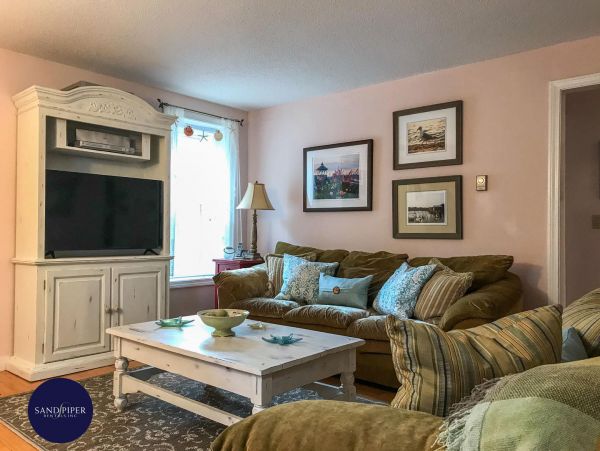 Cape Cod Home 994768
