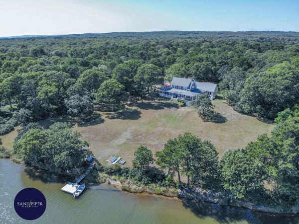 Cape Cod Home 994769