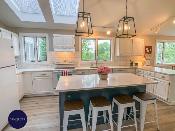 Cape Cod Home 994769