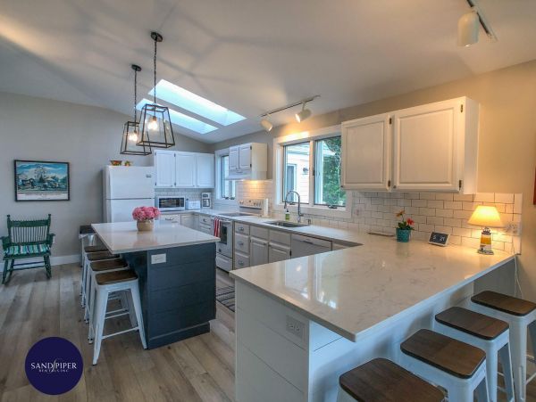 Cape Cod Home 994769