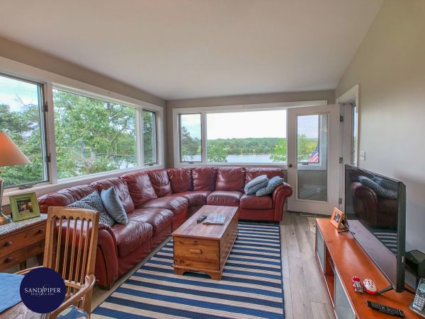 Cape Cod Home 994769