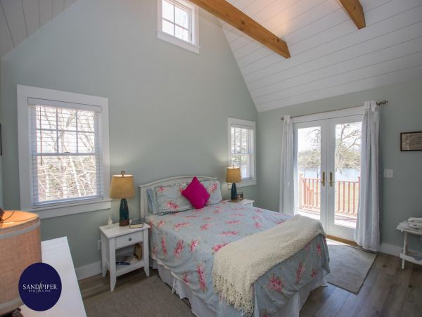 Cape Cod Home 994769