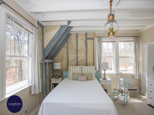 Cape Cod Home 994769