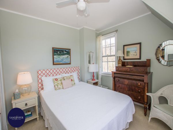 Cape Cod Home 994769