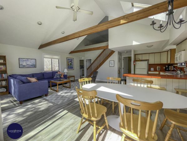 Cape Cod Home 994770